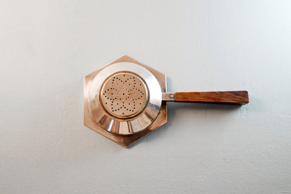 Art Déco Design Powdered Sugar Sifter / Tea Strainer
