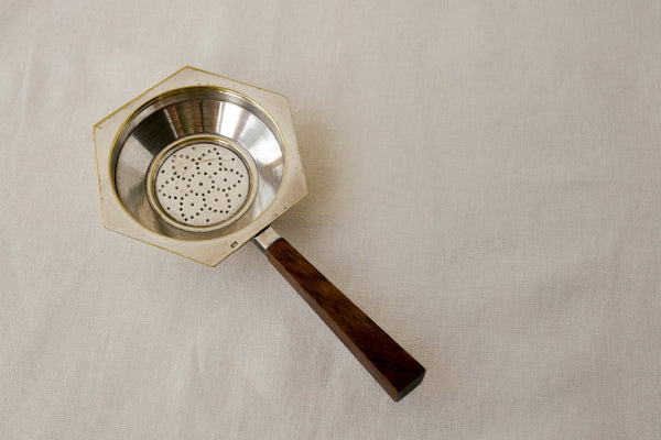 Art Déco Design Powdered Sugar Sifter / Tea Strainer