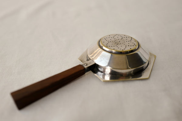 Art Déco Design Powdered Sugar Sifter / Tea Strainer