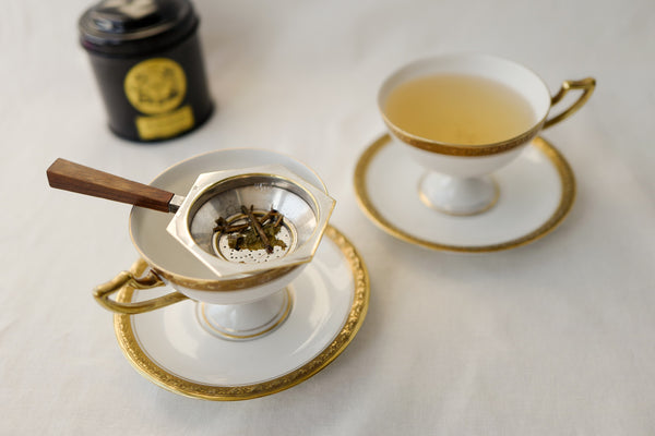 Art Déco Design Powdered Sugar Sifter / Tea Strainer