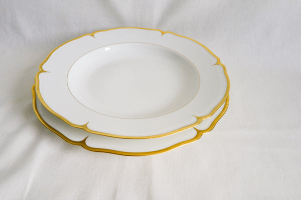 Scalloped Gold Rimmed Dinner Plate