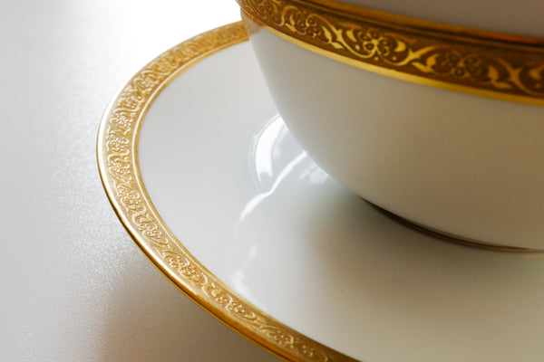 Incrustation Sauce Boat