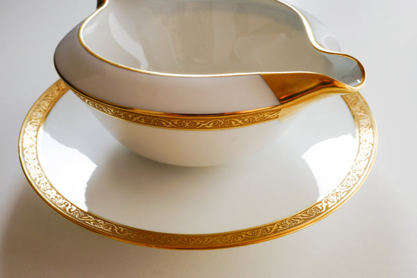 Incrustation Sauce Boat